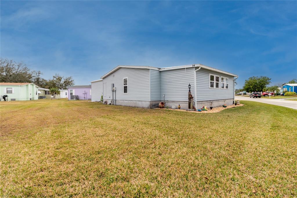 94 Meadow Circle Ellenton, FL 34222 - Photo 6 of 57