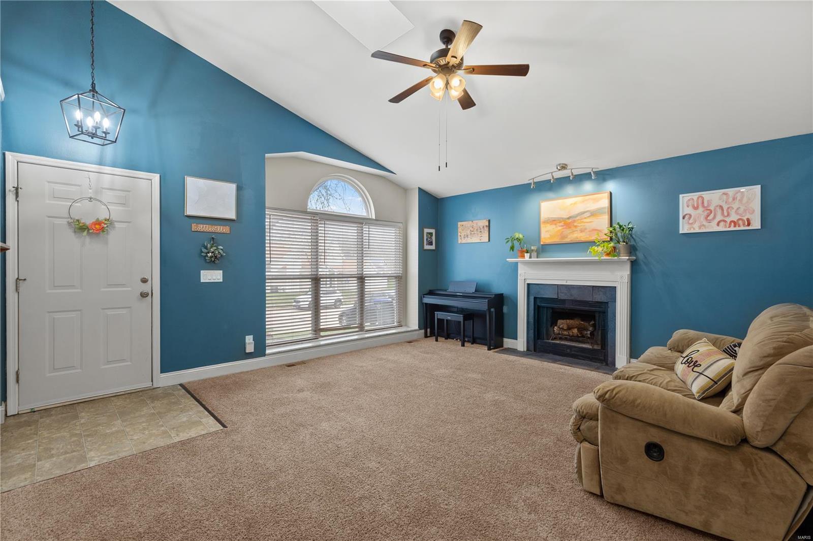 5065 Danielle Drive St. Charles, MO 63304 - Photo 3 of 22