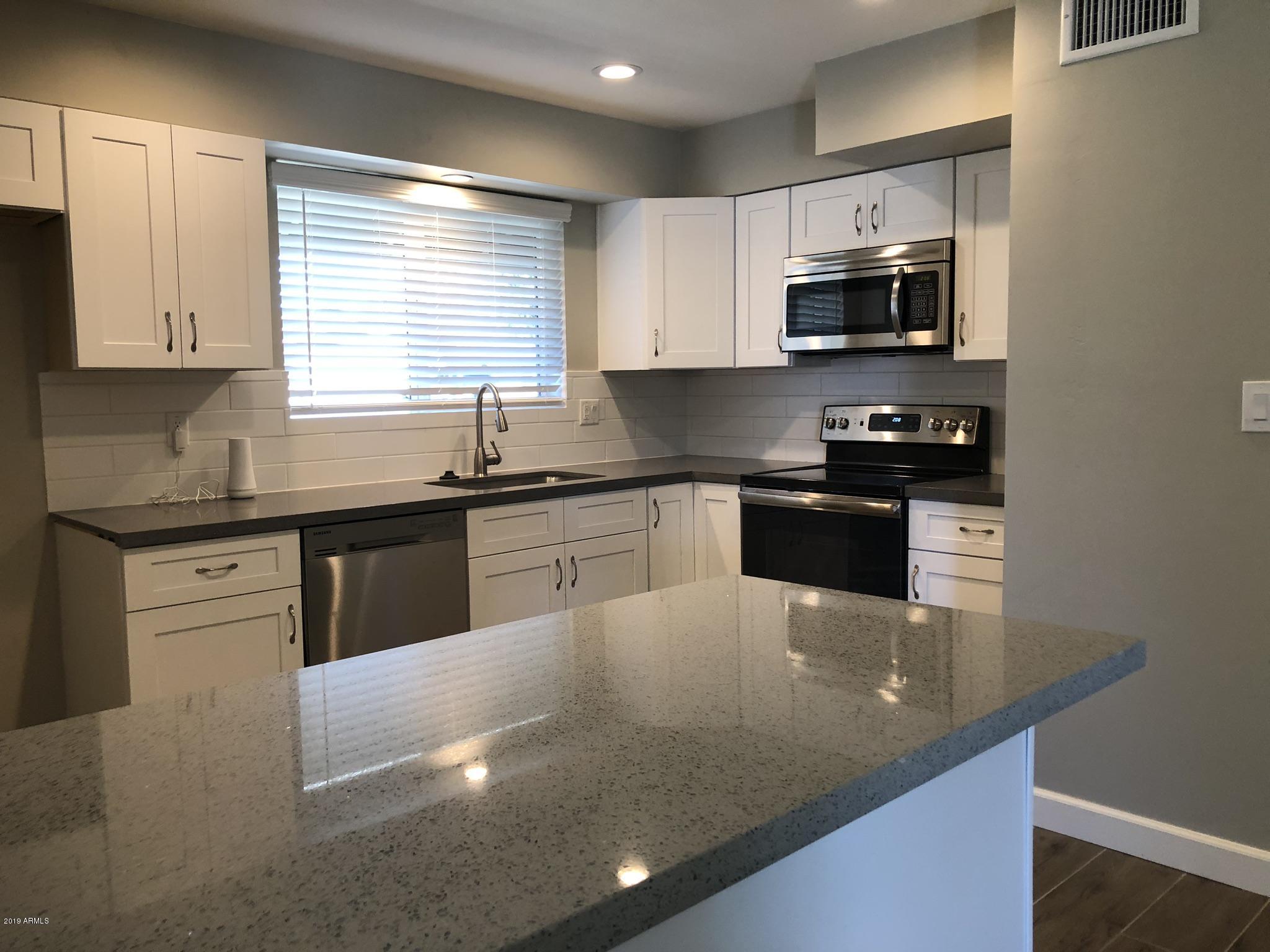 3715 West Lawrence Road Phoenix, AZ 85019 - Photo 7 of 24 Quartz Counter Tops