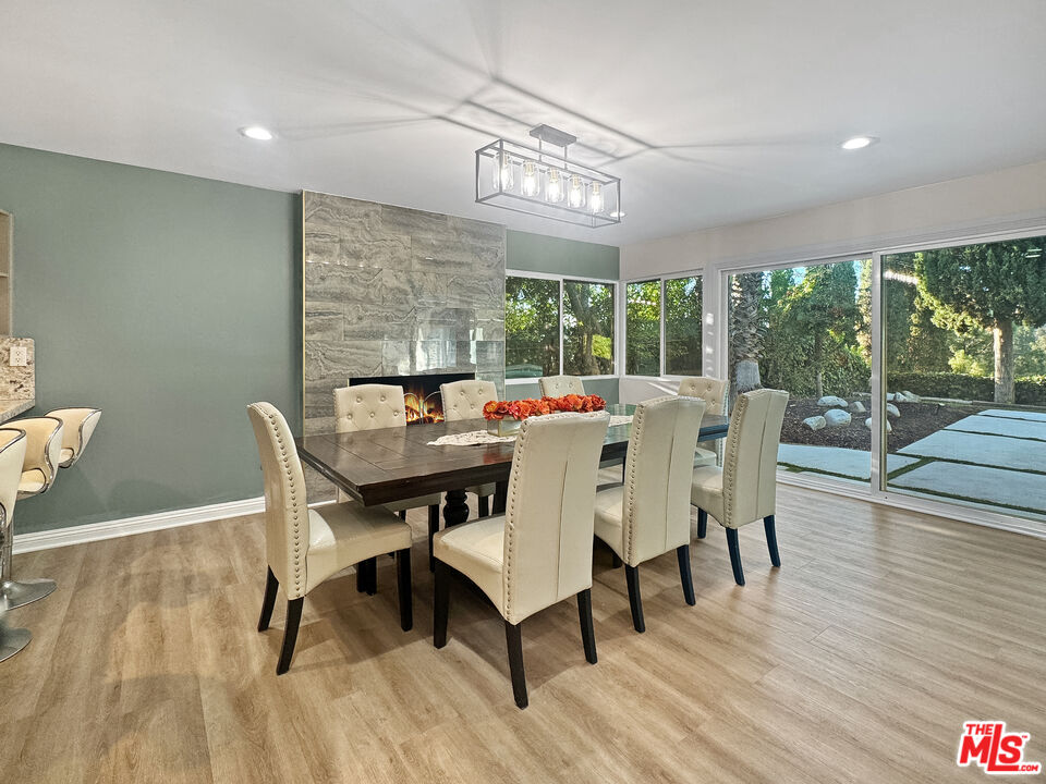 15701 Royal Ridge Road Los Angeles, CA 91403 - Photo 5 of 15 Gallery Image 5
