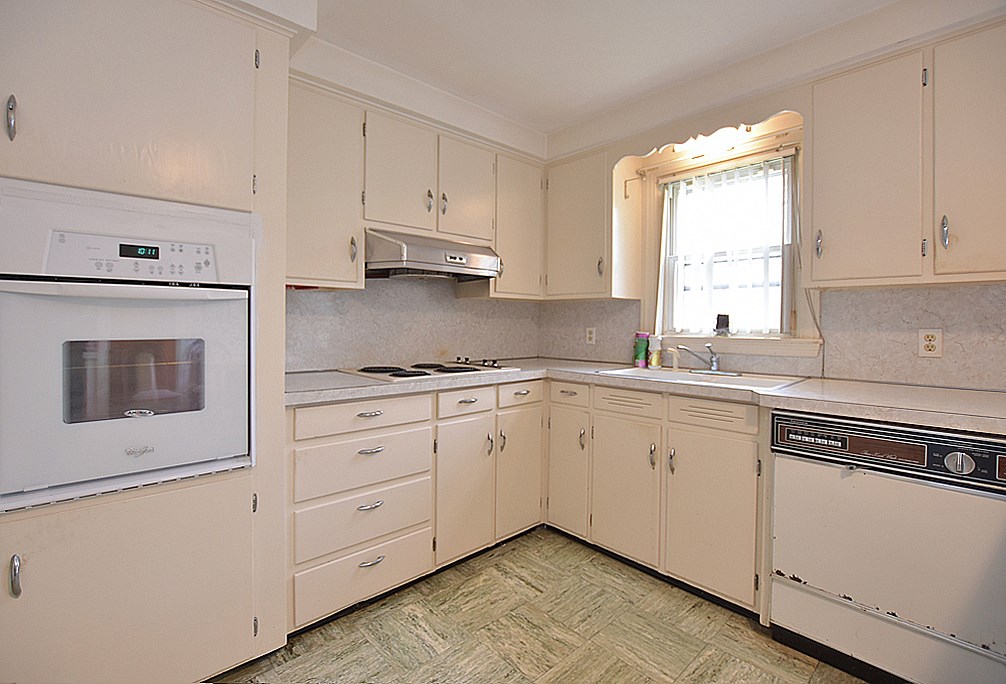 76 Iroquois Road Cumberland, RI 02864 - Photo 3 of 15