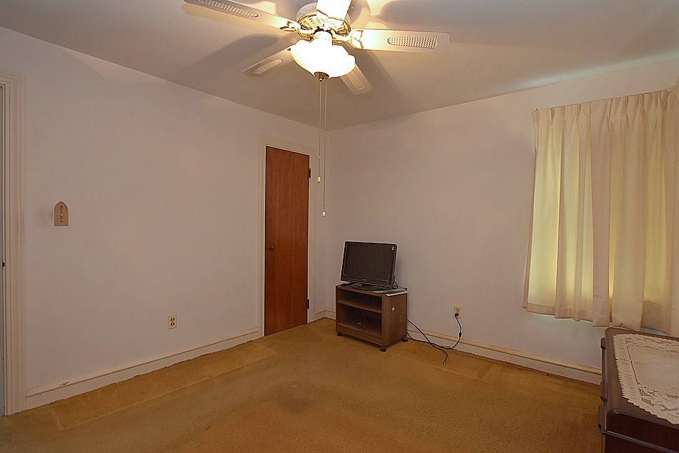 76 Iroquois Road Cumberland, RI 02864 - Photo 8 of 15