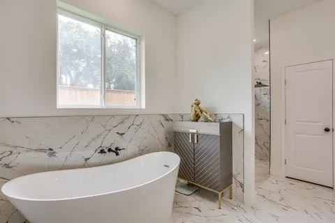 $899,990 | 301 Paint Pony Trail North, Fort Worth, TX 76108