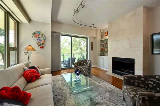 $669,000 | 4950 Central Street, Unit 207, Kansas City, MO 64112