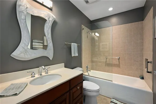 $719,000 | 4950 Central Street, Unit 207, Kansas City, MO 64112