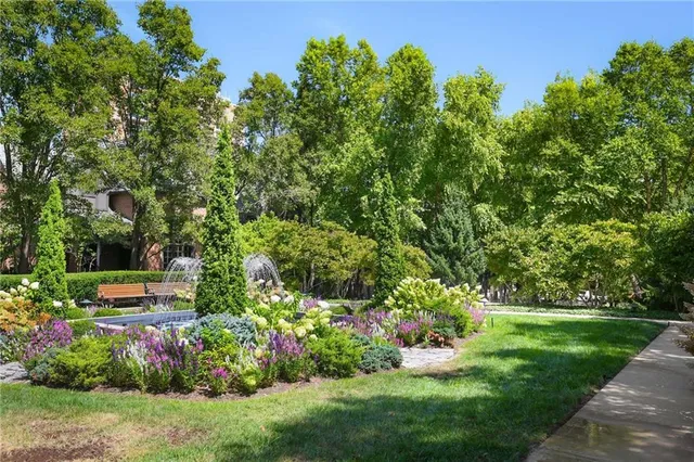 $719,000 | 4950 Central Street, Unit 207, Kansas City, MO 64112