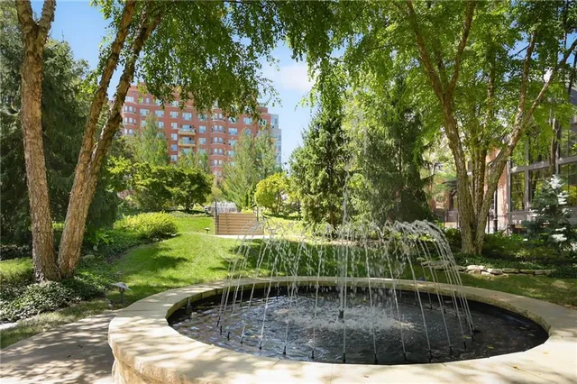 $719,000 | 4950 Central Street, Unit 207, Kansas City, MO 64112