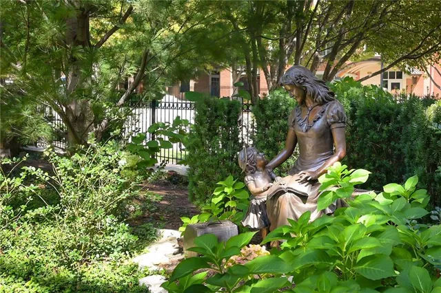 $669,000 | 4950 Central Street, Unit 207, Kansas City, MO 64112