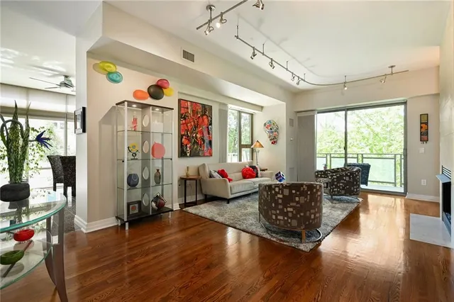 $669,000 | 4950 Central Street, Unit 207, Kansas City, MO 64112