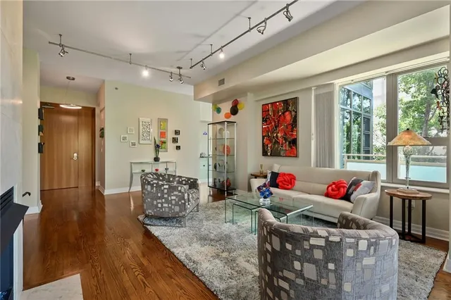 $719,000 | 4950 Central Street, Unit 207, Kansas City, MO 64112