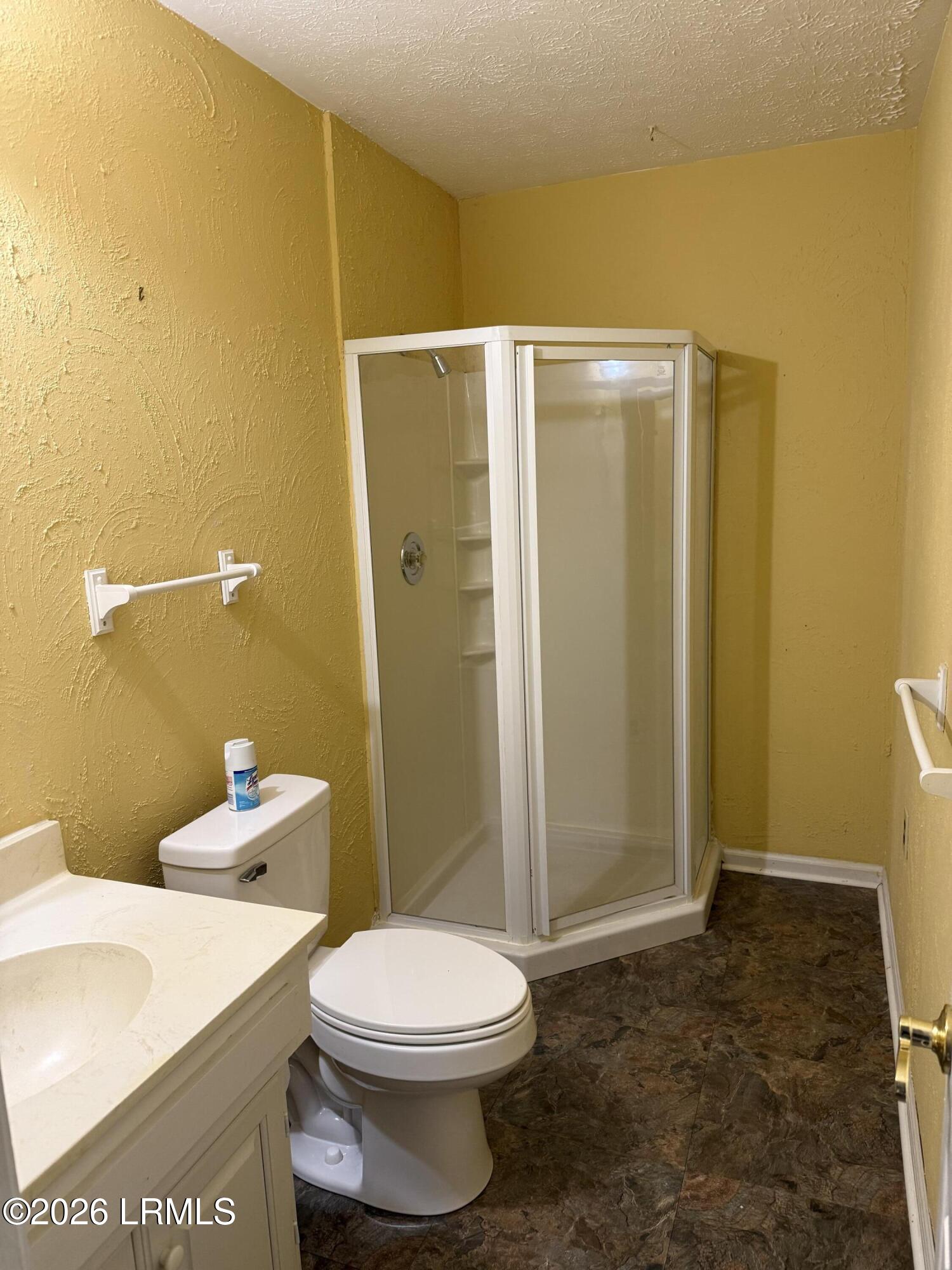 220 Old Grove Road Greenville, SC 29605 - Photo 15 of 29 UPSTAIRS BATH