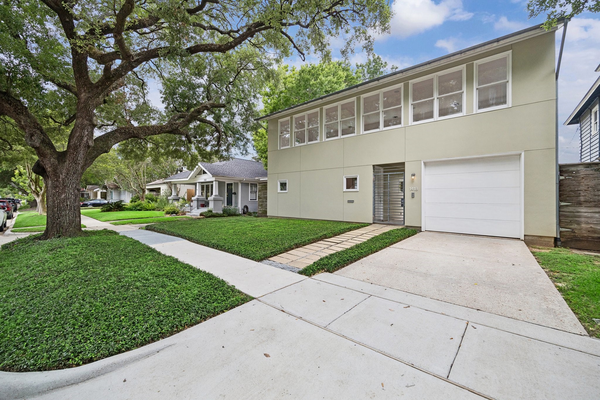 1418 Kipling Street Houston, TX 77006 - Photo 38 of 42 Another front exterior photo showing the lush landscaping and beautiful Oak tree that complements this home.
