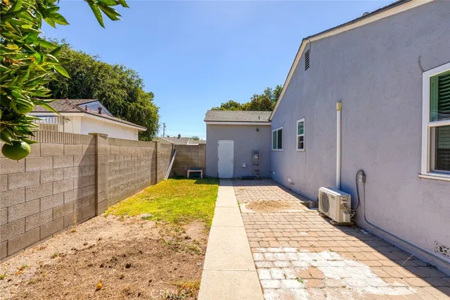 $867,500 | 425 West Knepp Avenue, Fullerton, CA 92832