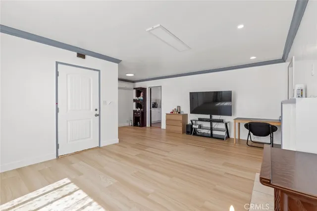 $867,500 | 425 West Knepp Avenue, Fullerton, CA 92832