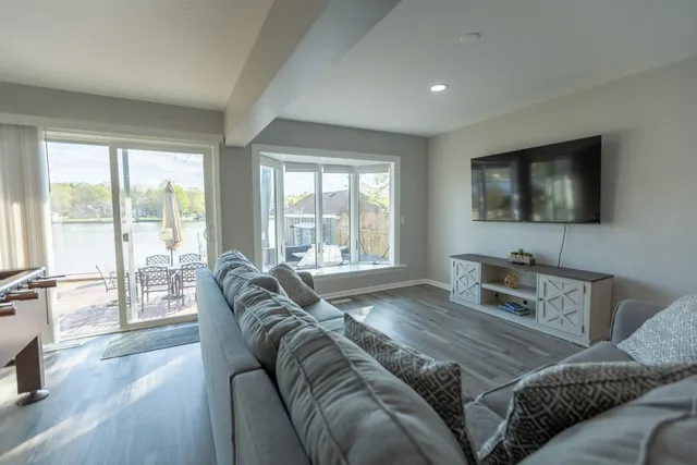 $499,900 | 1015 North River Road, McHenry, IL 60051