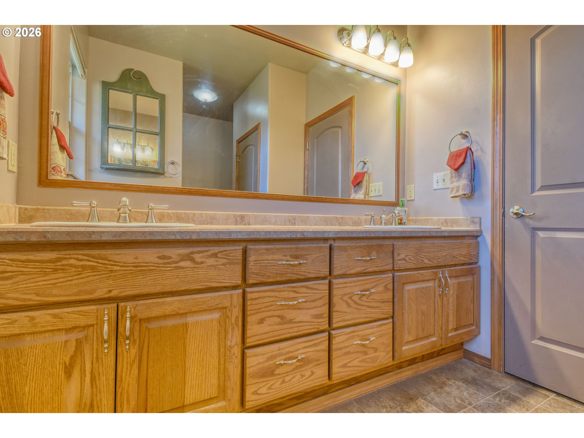 2175 Northwest Gilliam Avenue Pendleton, OR 97801 - Photo 17 of 36 a bathroom with a sink and a mirror