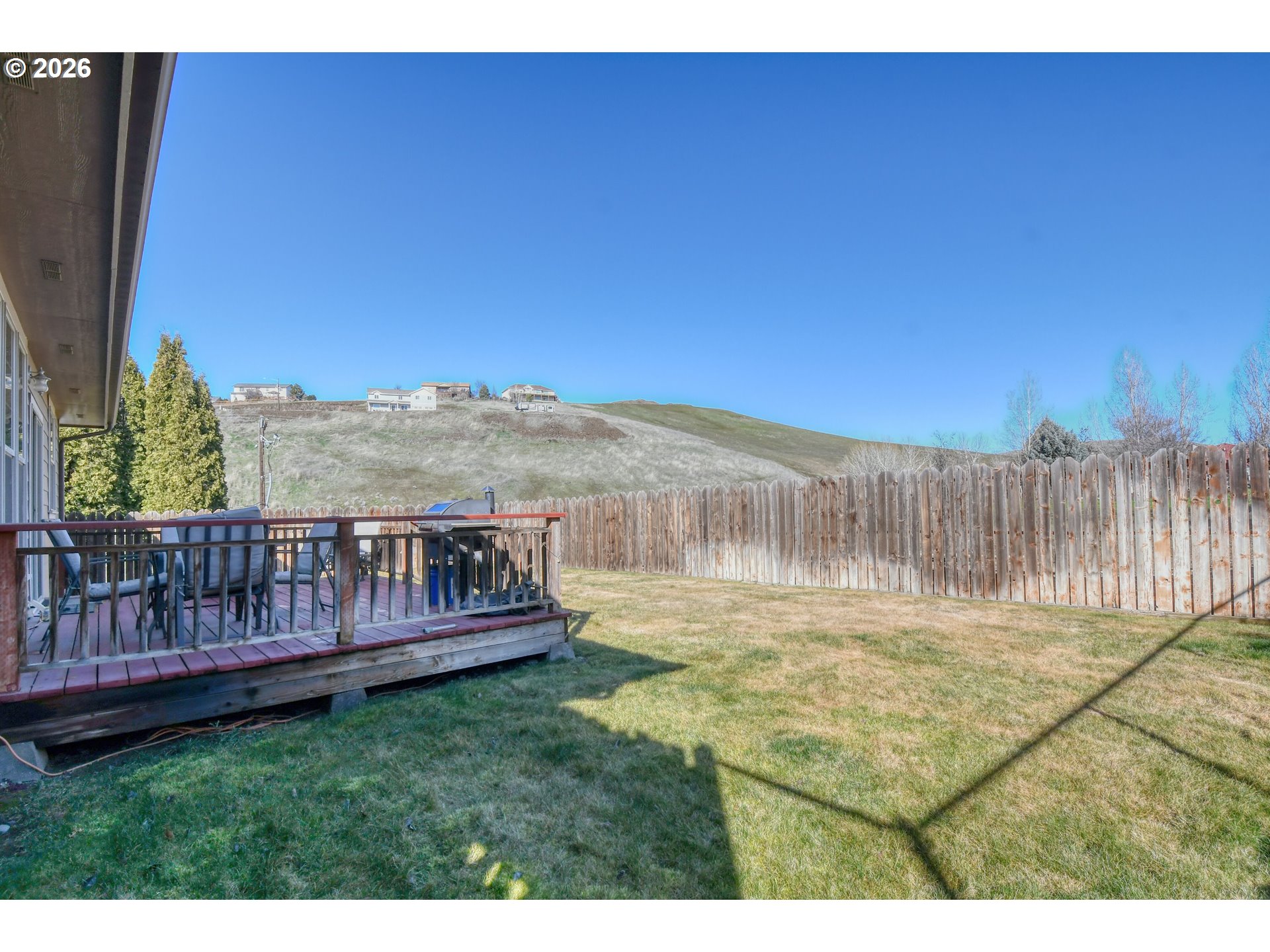 2175 Northwest Gilliam Avenue Pendleton, OR 97801 - Photo 31 of 36 a view of a yard with wooden fence