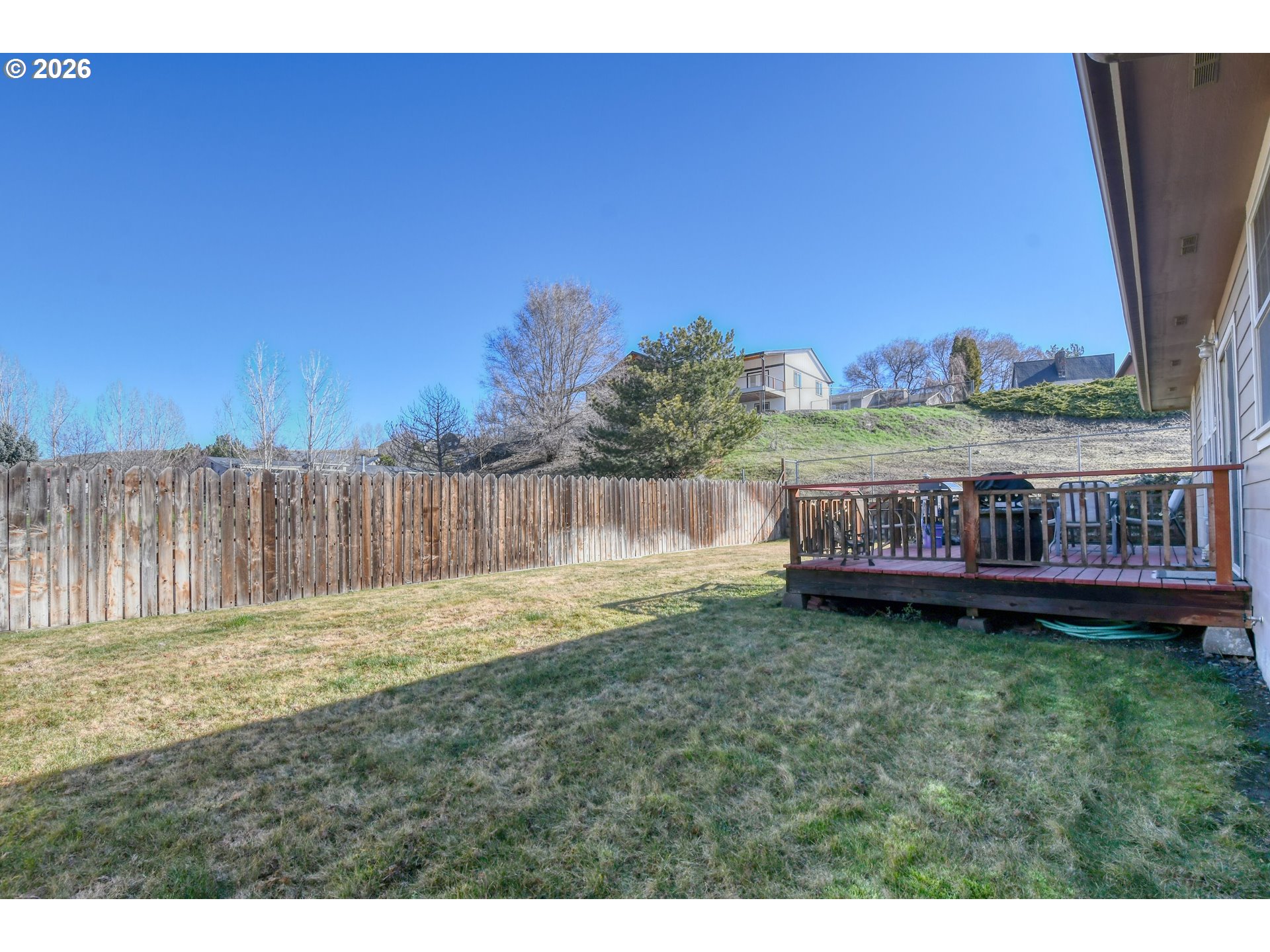 2175 Northwest Gilliam Avenue Pendleton, OR 97801 - Photo 32 of 36 a view of a yard with wooden fence