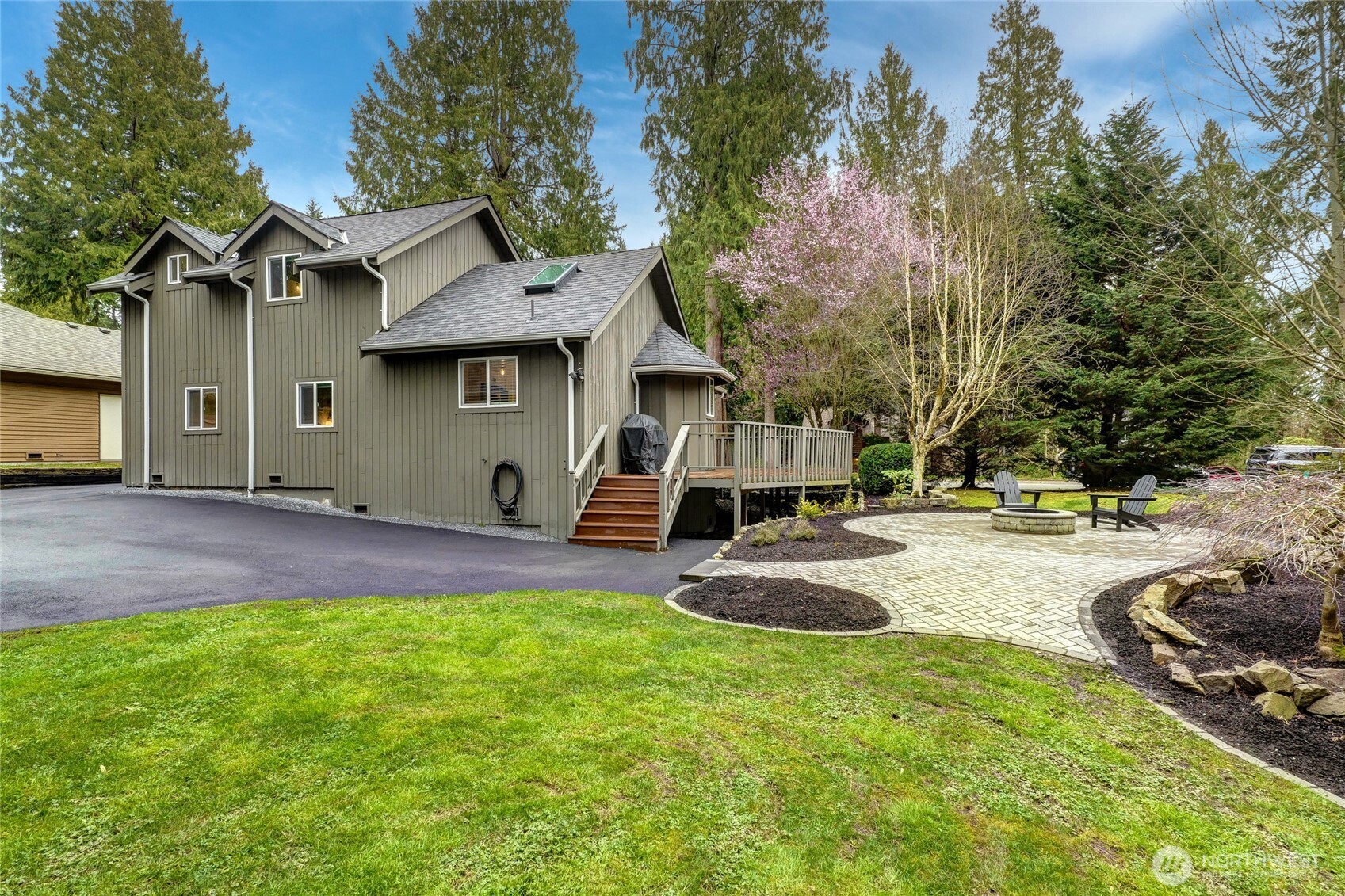 19922 3rd Drive Southeast Bothell, WA 98012 - Photo 28 of 30 a front view of a house with garden