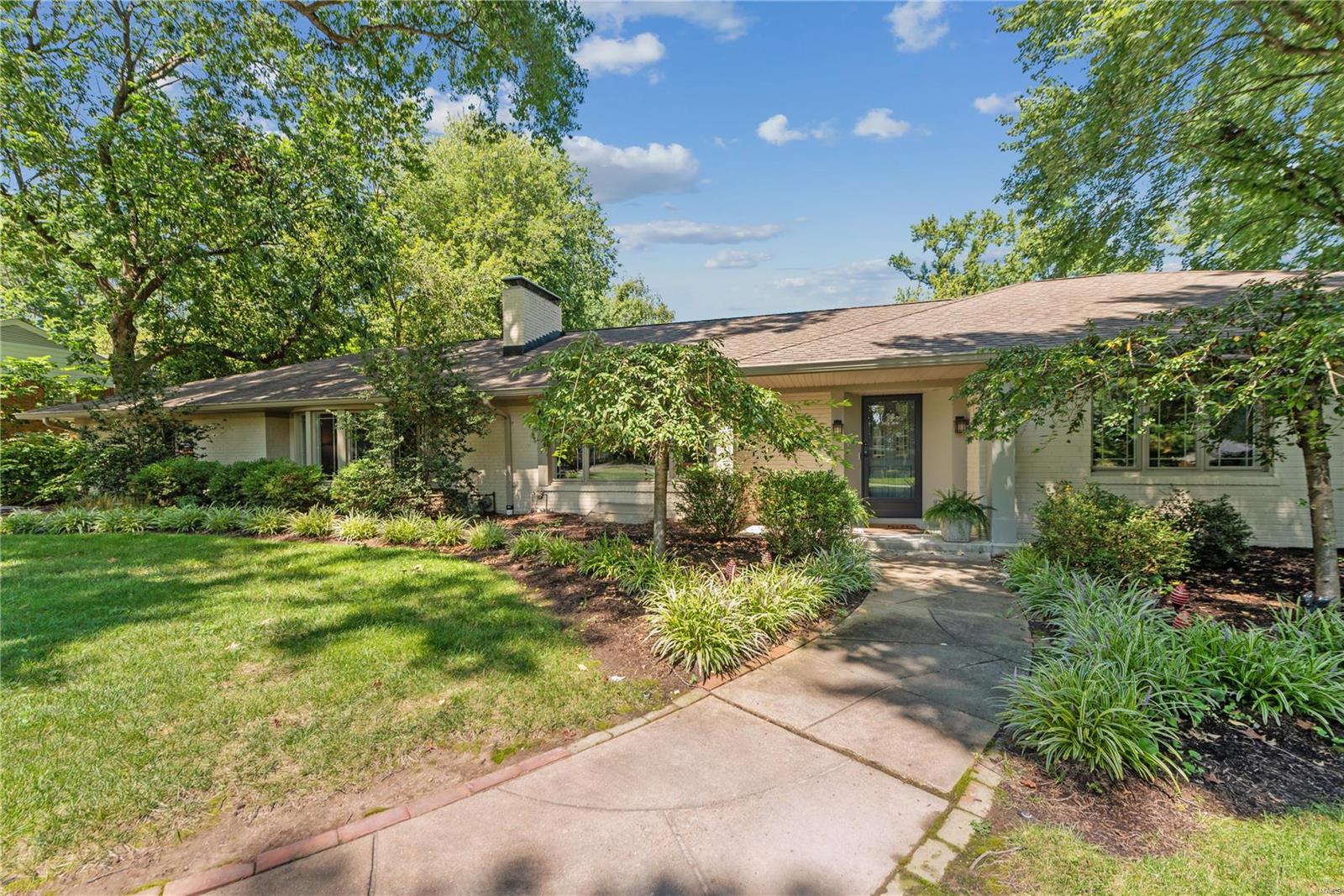 49 Woodcrest Drive St. Louis, MO 63124 - Photo 2 of 27