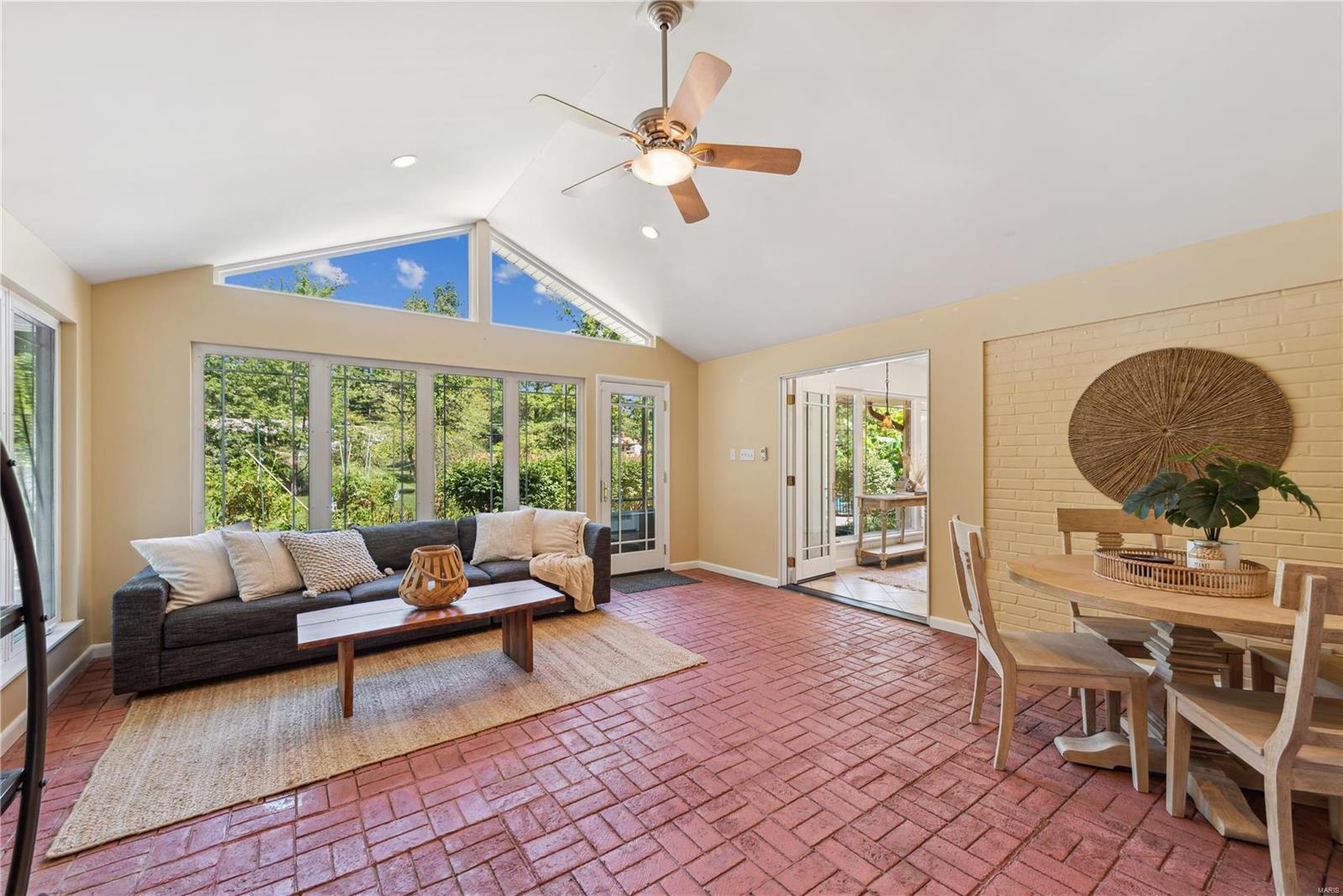 49 Woodcrest Drive St. Louis, MO 63124 - Photo 9 of 27