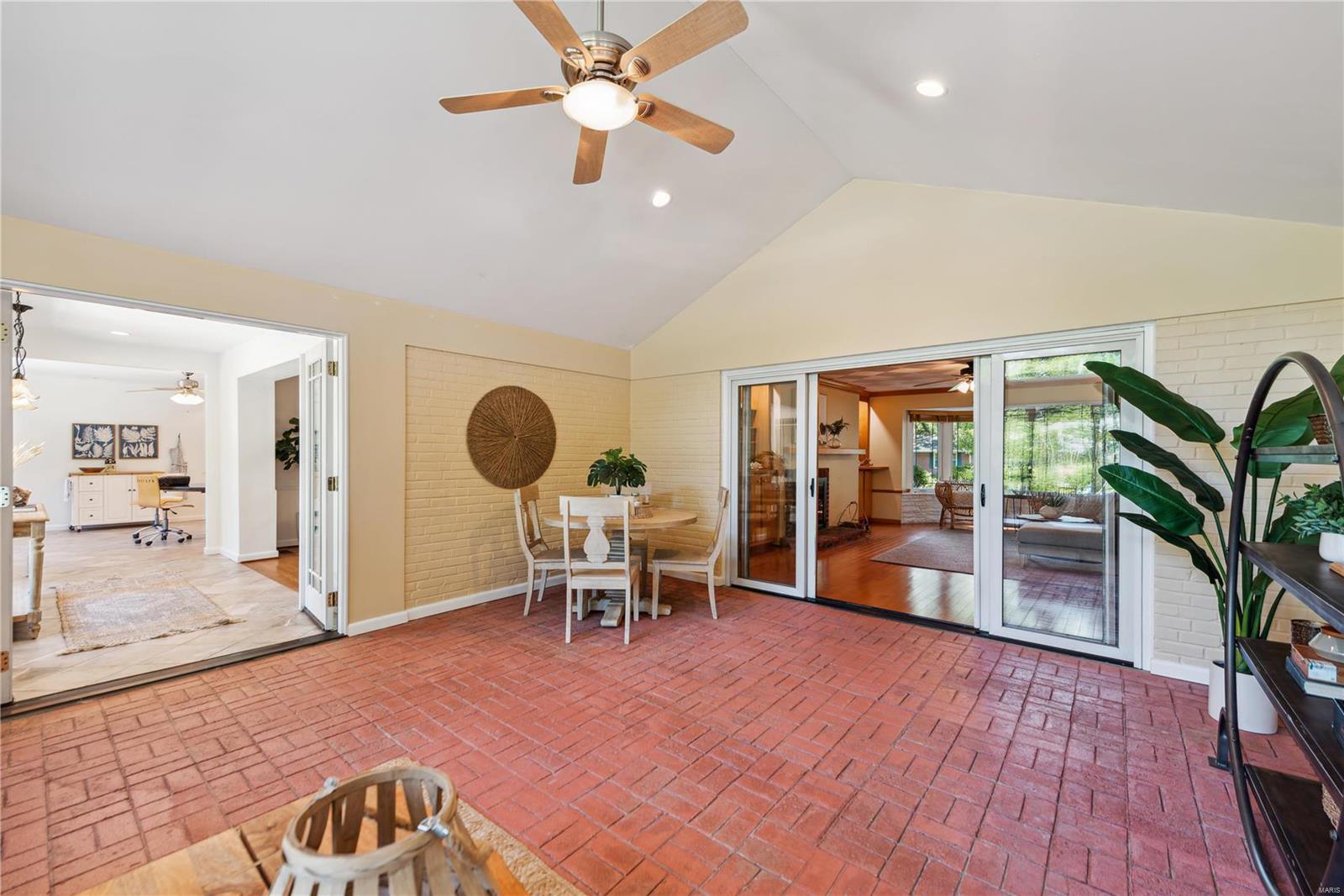 49 Woodcrest Drive St. Louis, MO 63124 - Photo 10 of 27