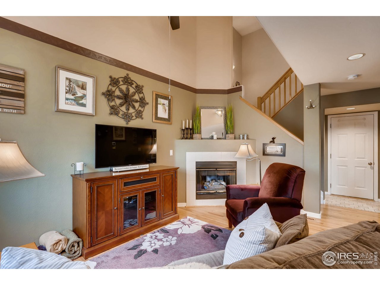 513 Ridgeview Drive Louisville, CO 80027 - Photo 6 of 25 Living Room w/ gas fireplace