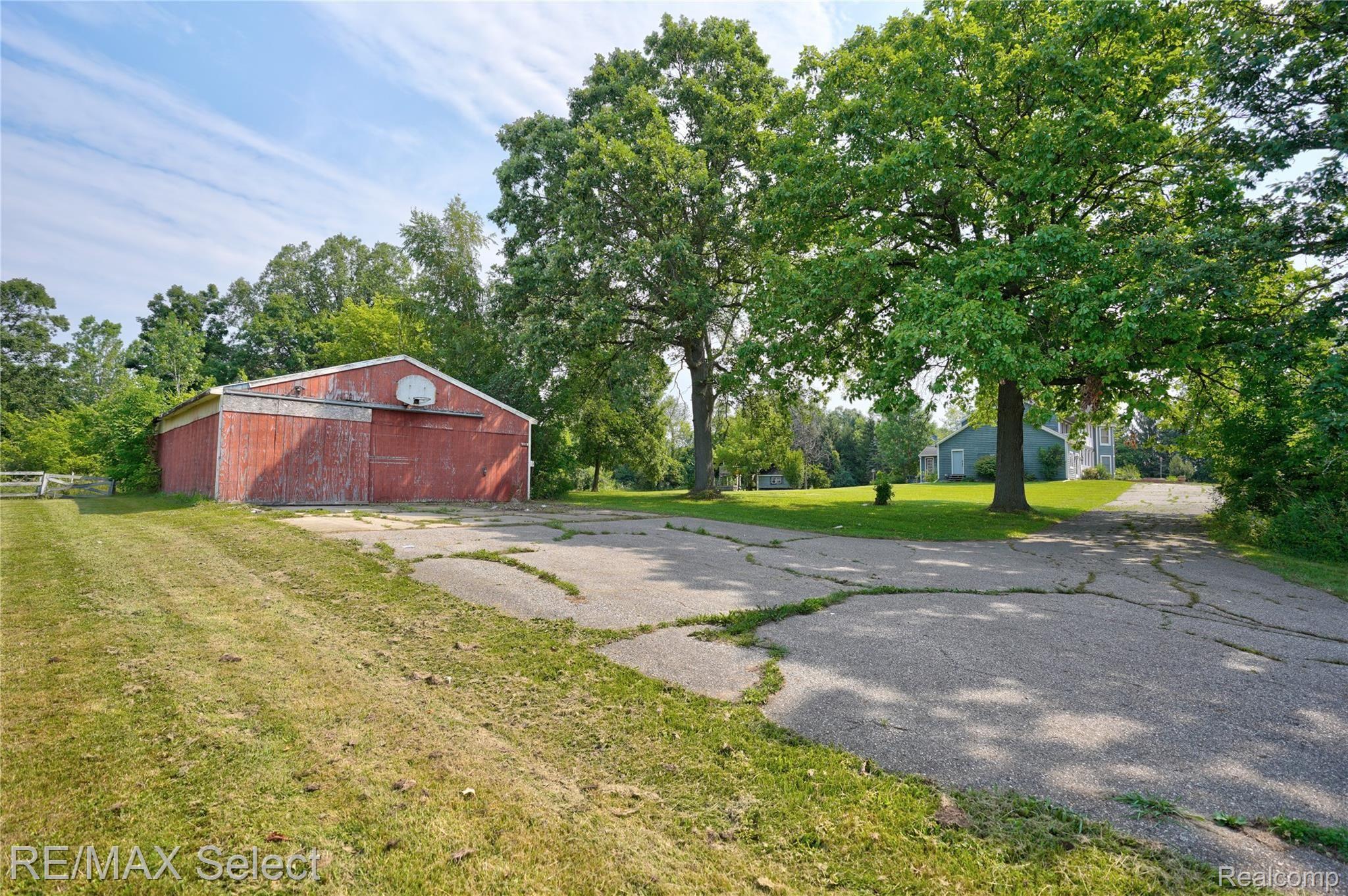 3816 Davison Road Lapeer, MI 48446 - Photo 9 of 46 3816 Davison Rd 028.jpg