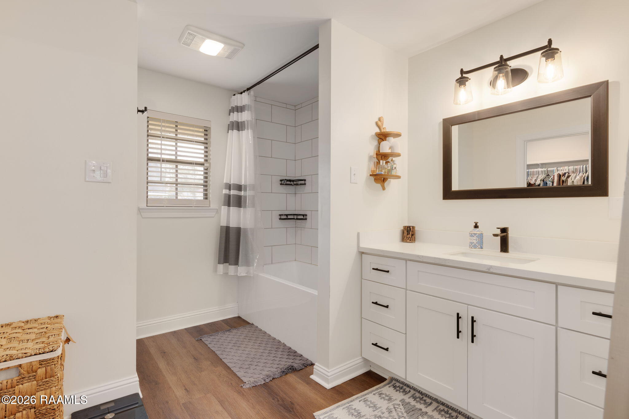 27-web-or-mls-103 N Michot Rd-27
