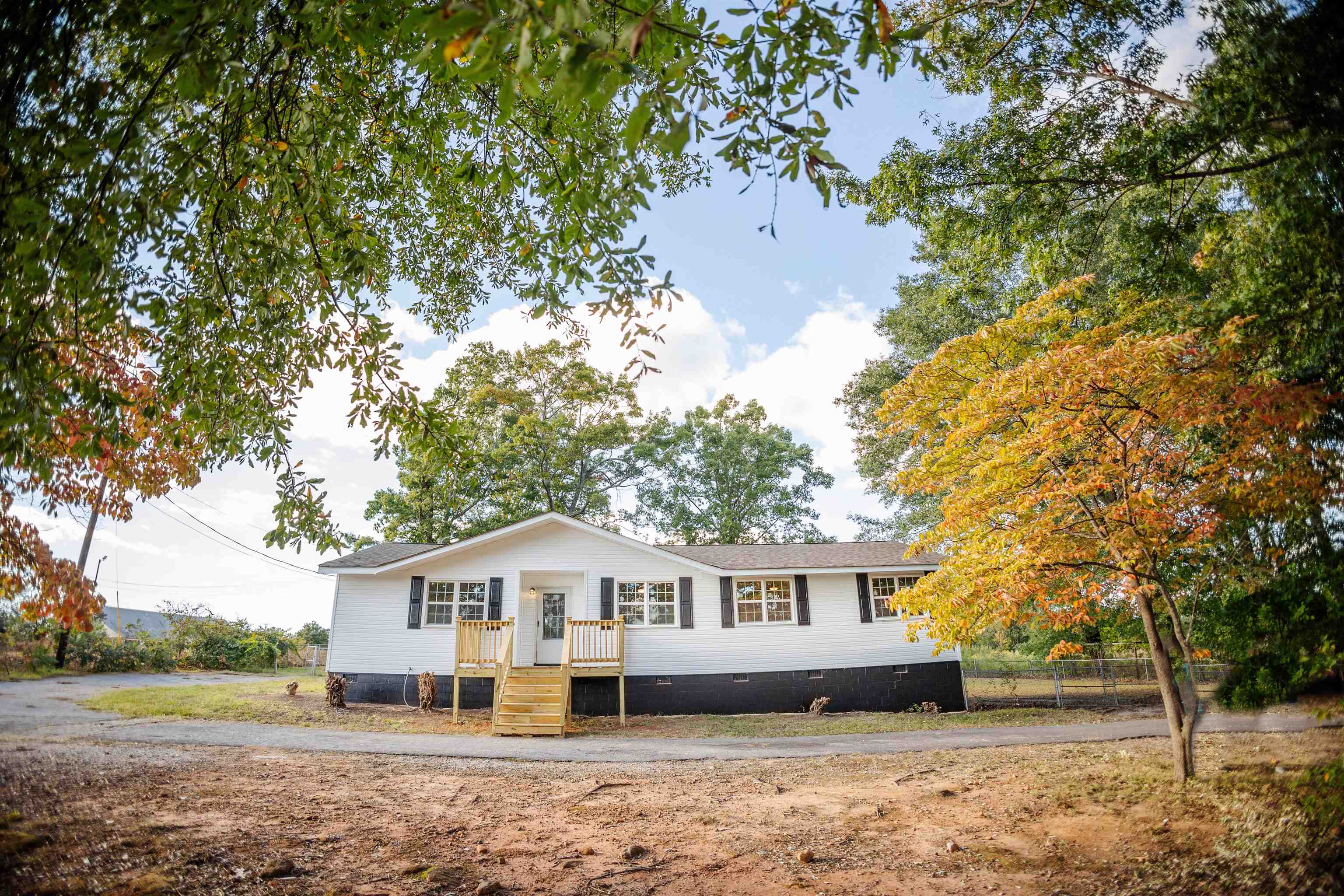 1221 Shoally Creek Road Boiling Springs, SC 29316 - Photo 3 of 32 Gallery Image 3