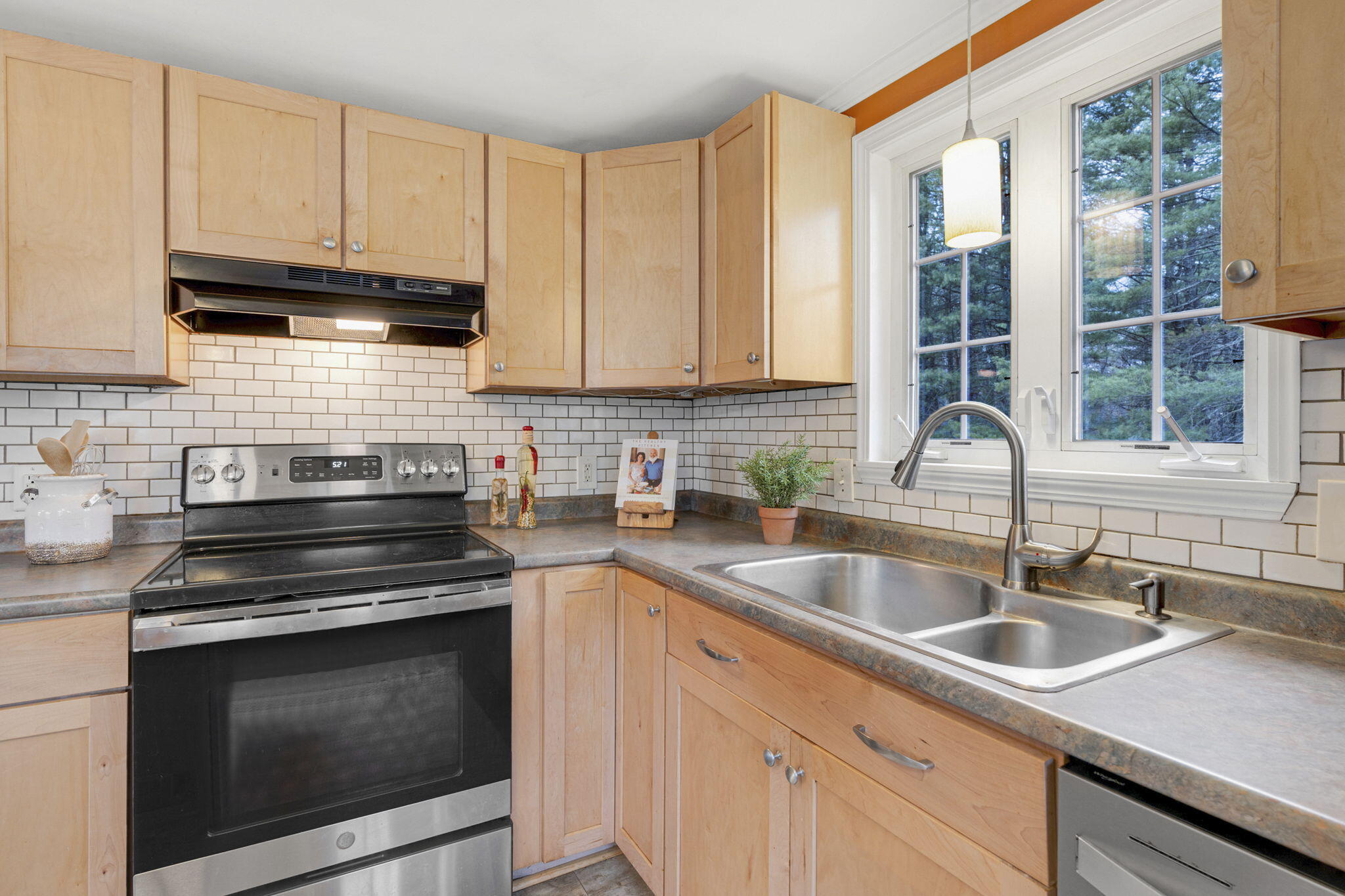 45 Reed Street Westbrook, ME 04092 - Photo 5 of 37 10-web-or-mls-45Reed-5