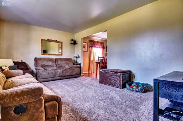 8408 Ridge Road Goodrich, MI 48438 - Photo 6 of 54 21113272-5.JPG