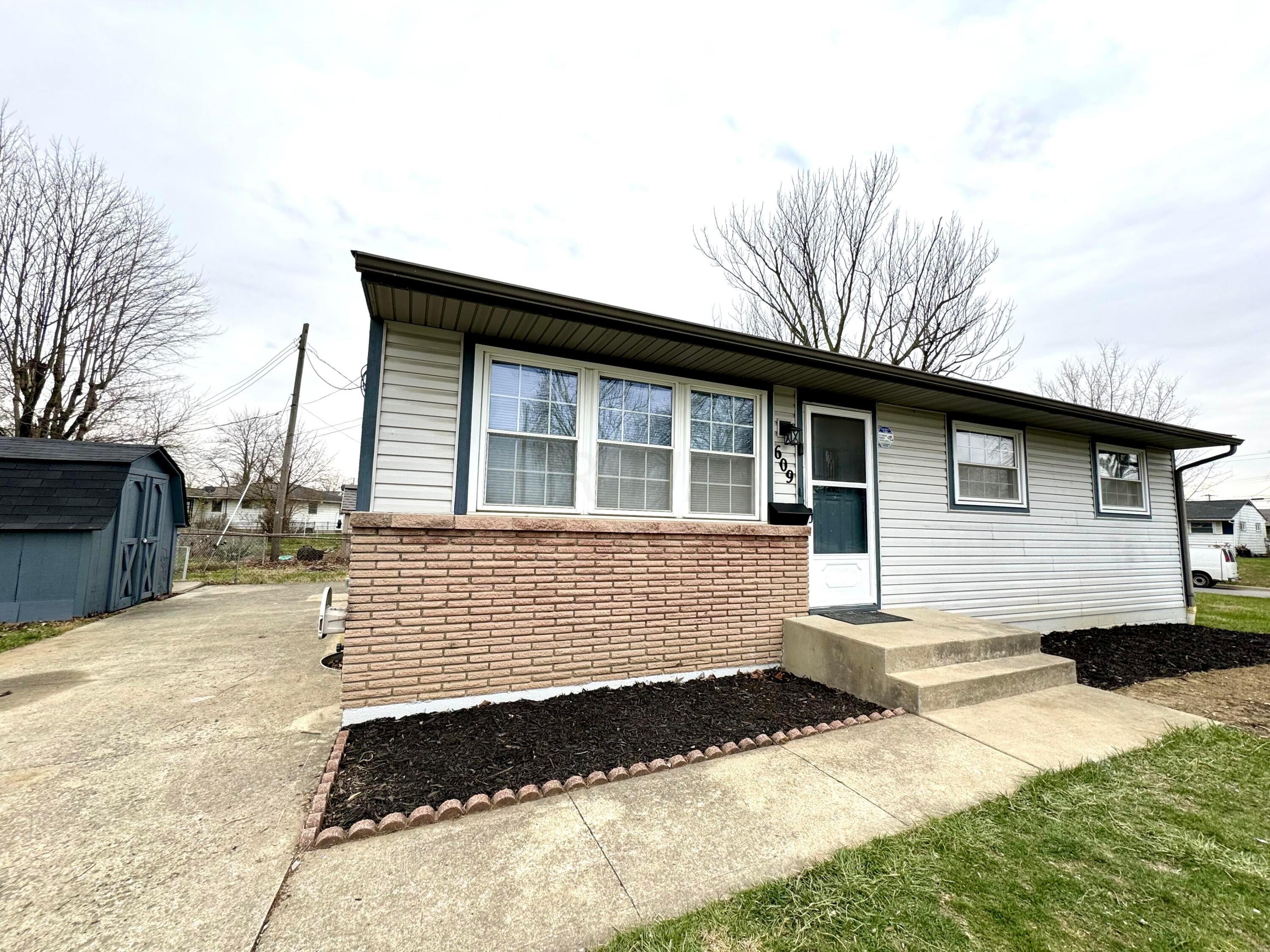 609 Raleigh Drive Columbus, OH 43228 - Photo 2 of 33 Move in ready!!