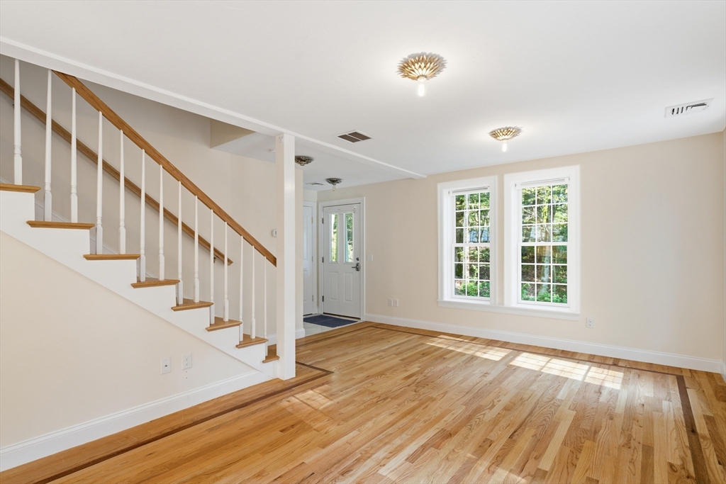 10 Mayflower Path Wayland, MA 01778 - Photo 17 of 33