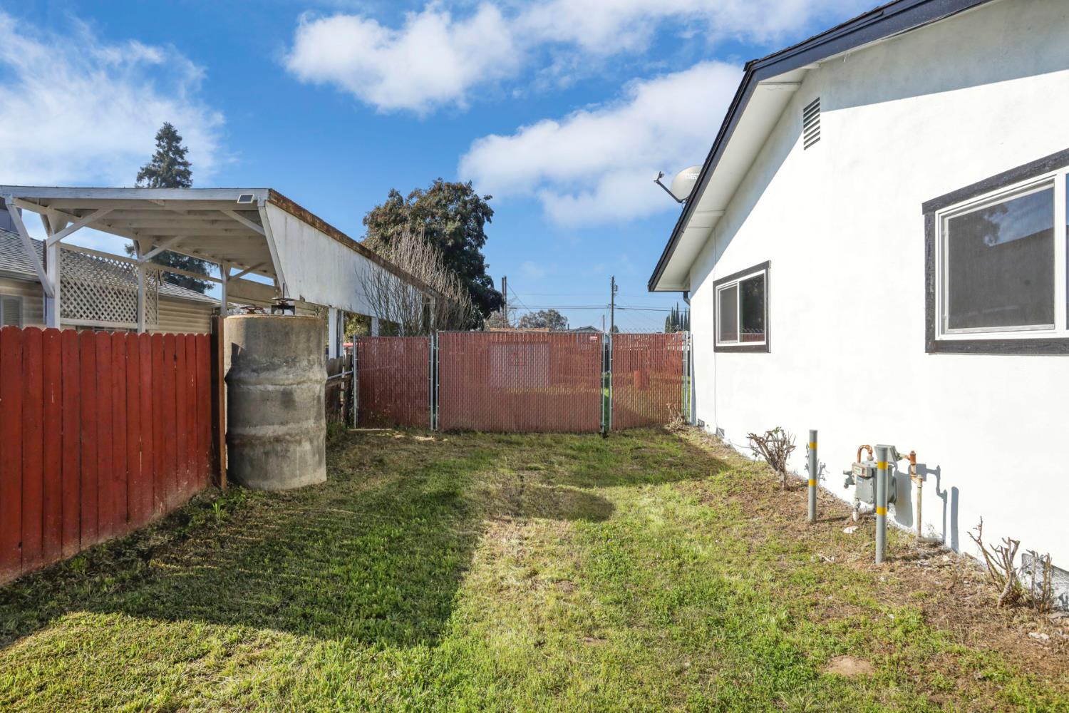 401 Church Street Modesto, CA 95357 - Photo 28 of 28 a backyard of a house
