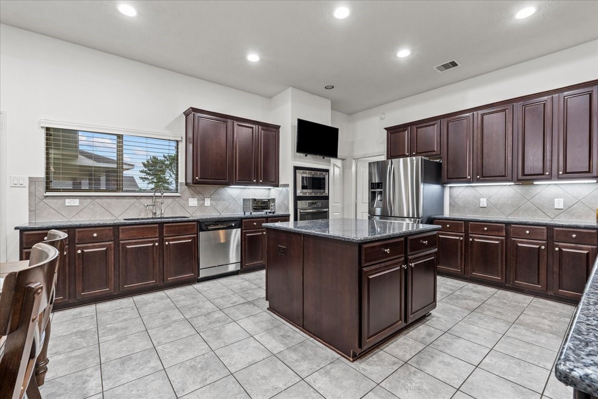 3911 Palm Crest Drive Rosharon, TX 77583 - Photo 9 of 47
