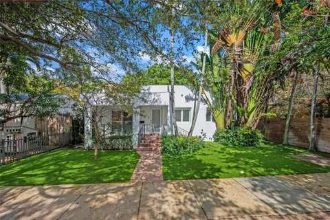 $1,300,000 | 2511 Tequesta Lane, Coconut Grove, FL 33133
