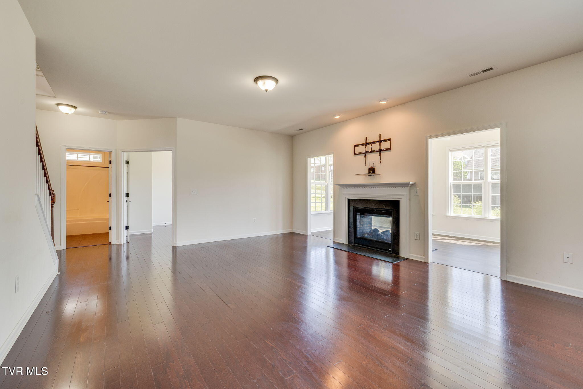 587 Suffolk Road Johnson City, TN 37615 - Photo 10 of 56 010
