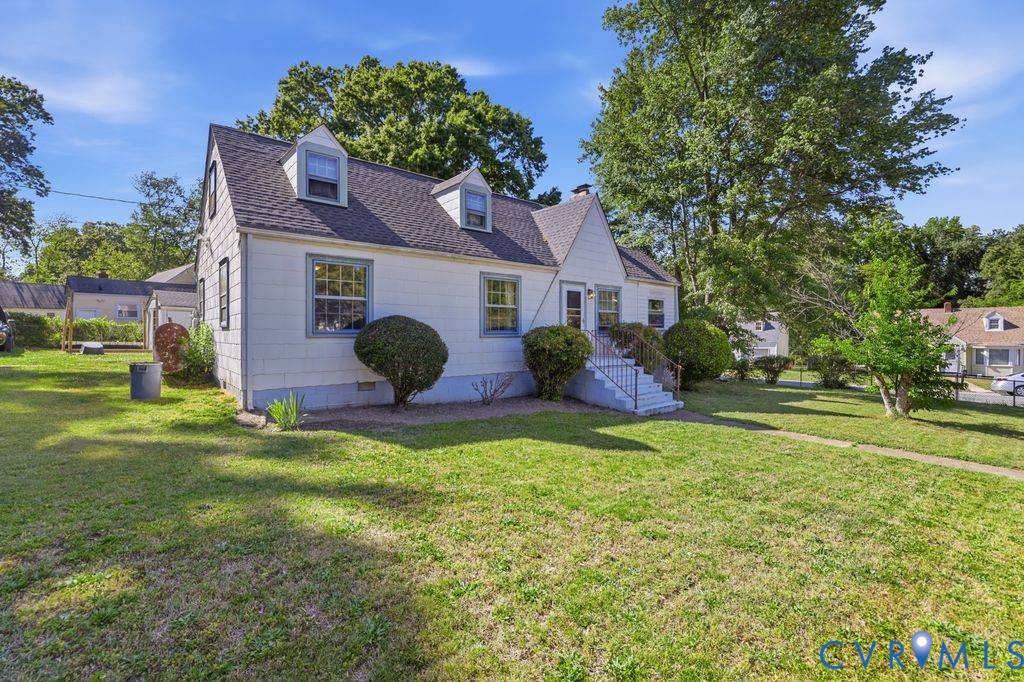 3200 Manorcrest Road Richmond, VA 23234 - Photo 3 of 34 a house view with a garden space