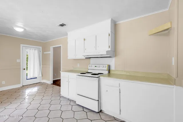 $99,900 | 9701 Highway 613, Moss Point, MS 39562