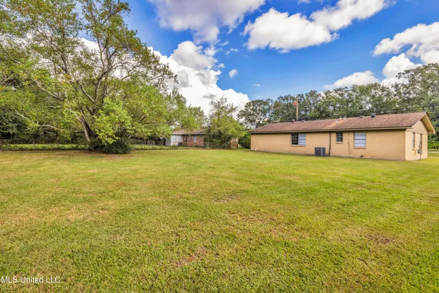 $99,900 | 9701 Highway 613, Moss Point, MS 39562