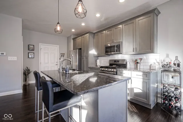 $419,900 | 9749 Thorne Cliff Way, Unit 105, Fishers, IN 46037