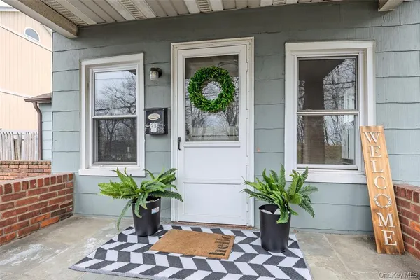 $2,500 | 23 Pleasant Avenue, Port Washington, NY 11050
