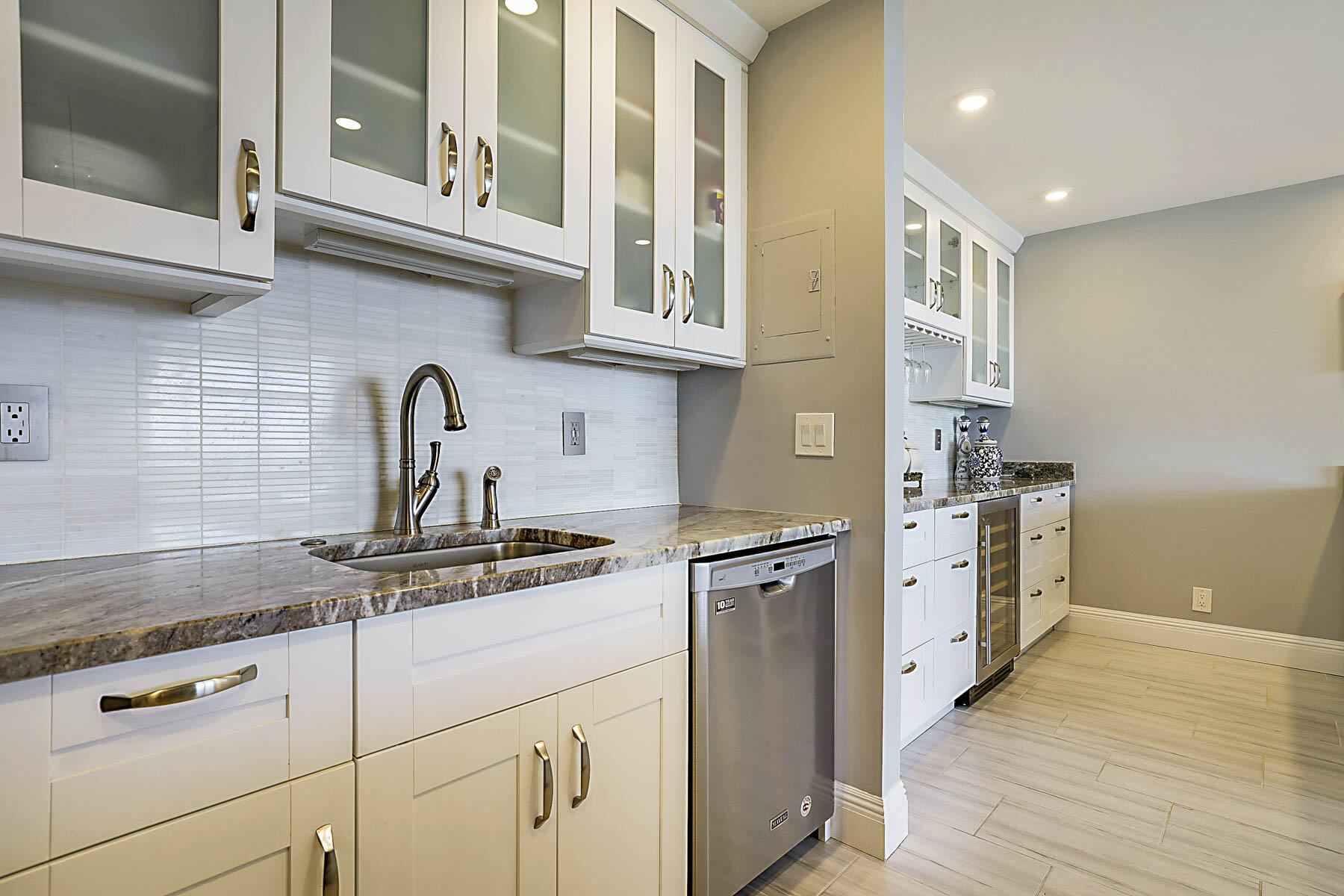 2121 North Ocean Boulevard, Unit 1705E Boca Raton, FL 33431 - Photo 17 of 68 Elegant kitchen