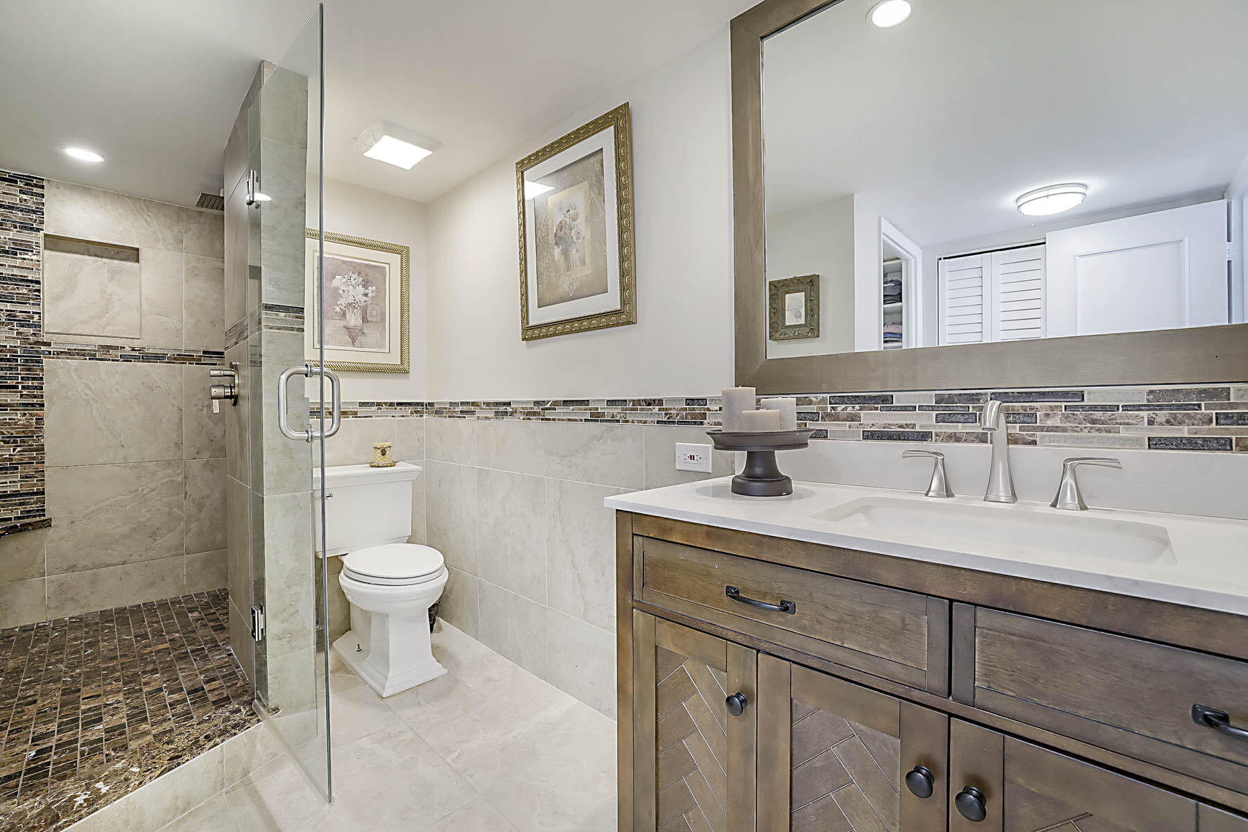 2121 North Ocean Boulevard, Unit 1705E Boca Raton, FL 33431 - Photo 28 of 68 Principal bathroom