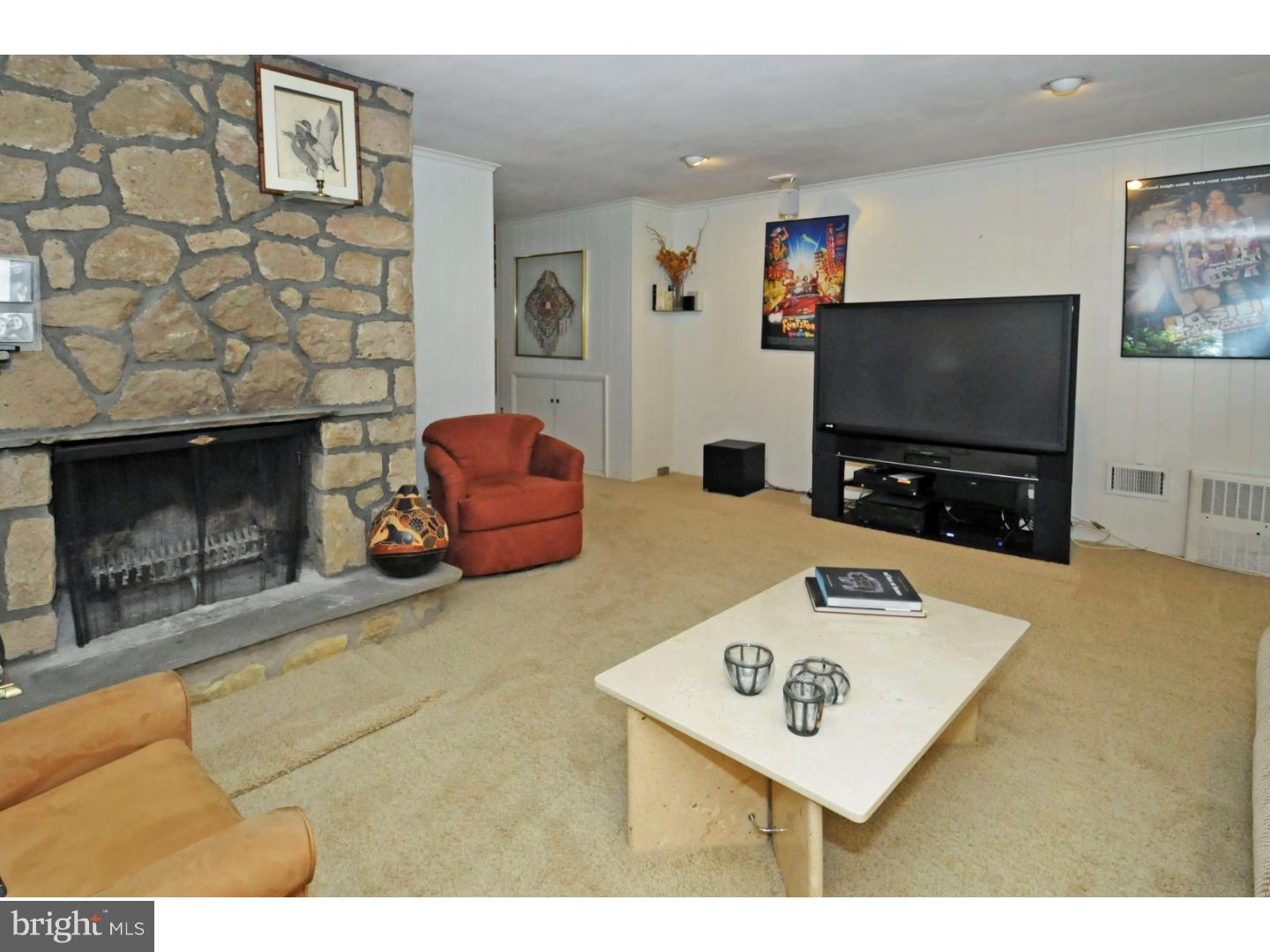 1432 Autumn Road Rydal, PA 19046 - Photo 14 of 25 Family Room