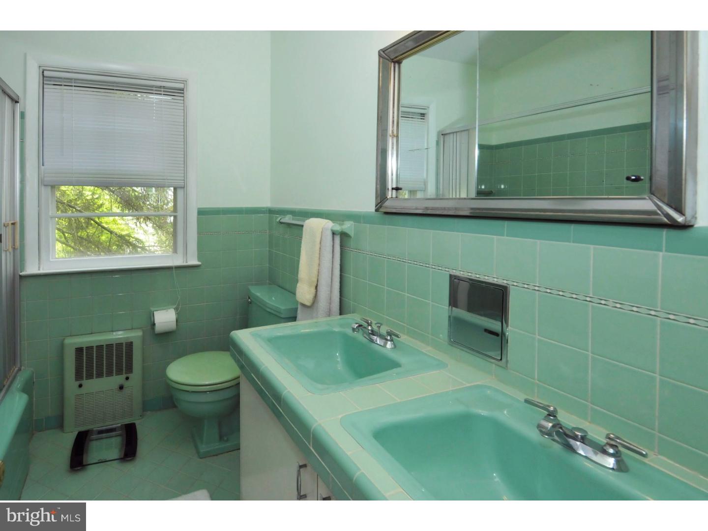 1432 Autumn Road Rydal, PA 19046 - Photo 22 of 25 Bathroom