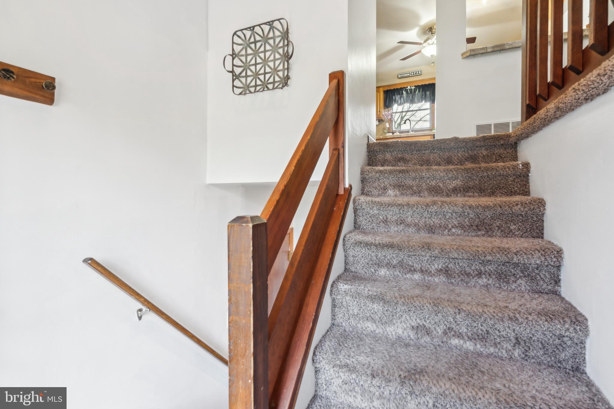 20 Holly Trail Alloway, NJ 08302 - Photo 4 of 26 a view of entryway