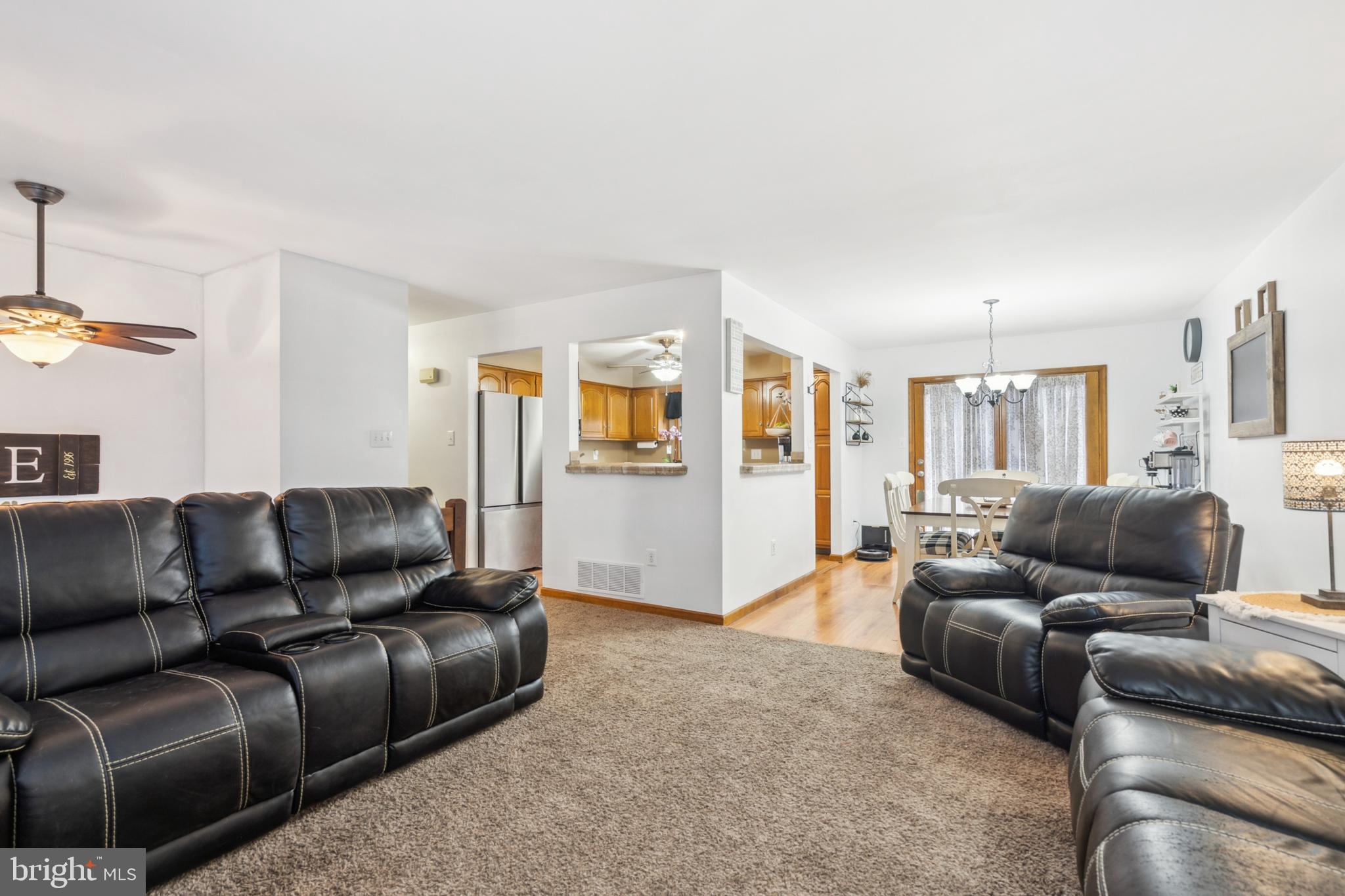 20 Holly Trail Alloway, NJ 08302 - Photo 6 of 26 a living room with furniture and a couch