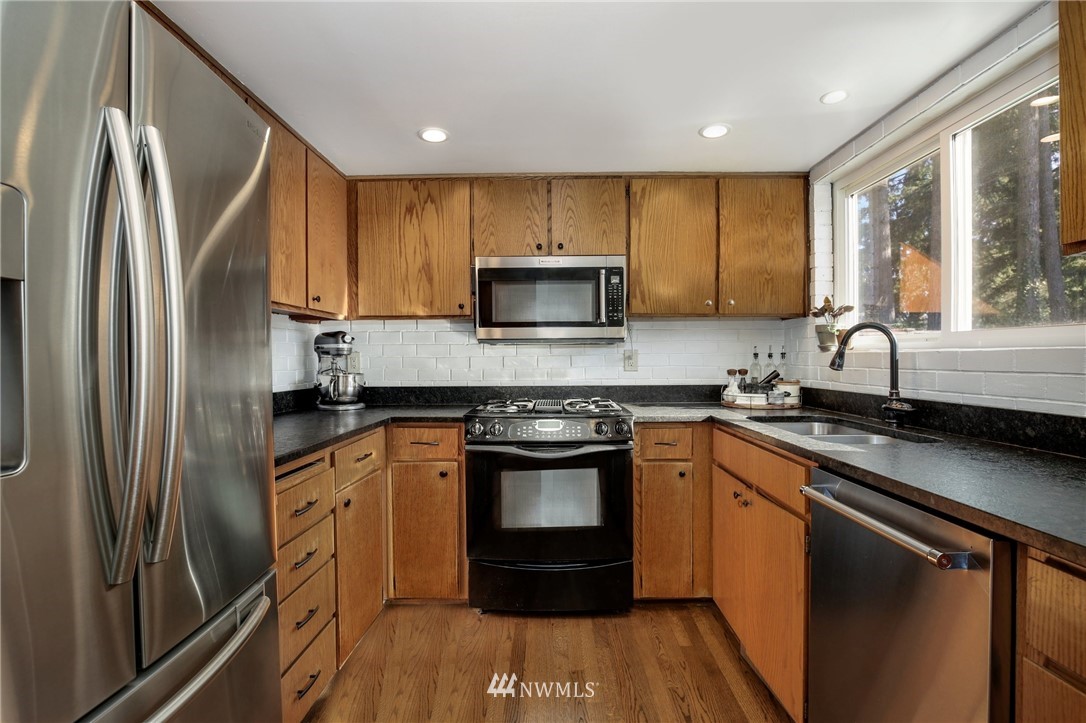 16966 129th Avenue Southeast Renton, WA 98058 - Photo 11 of 32 Gallery Image 11
